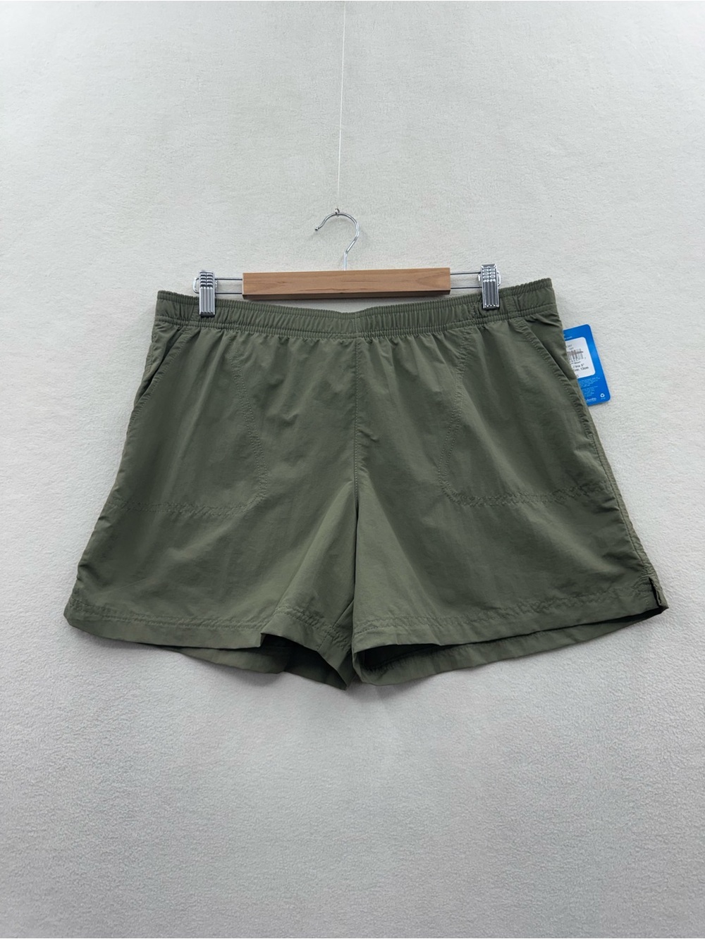 Columbia Women’s Large Short Green 100% Nylon Pockets Elastic NWT